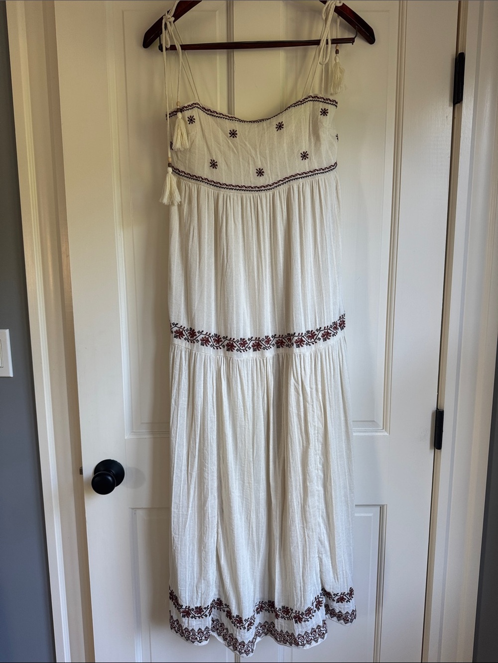 American Eagle Outfitters White Maxi Dress w Brown Embroidered Trim/ Open Back